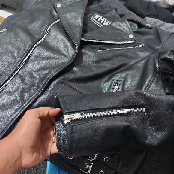 Motorcycle leather jacket - Picture 11 of 12